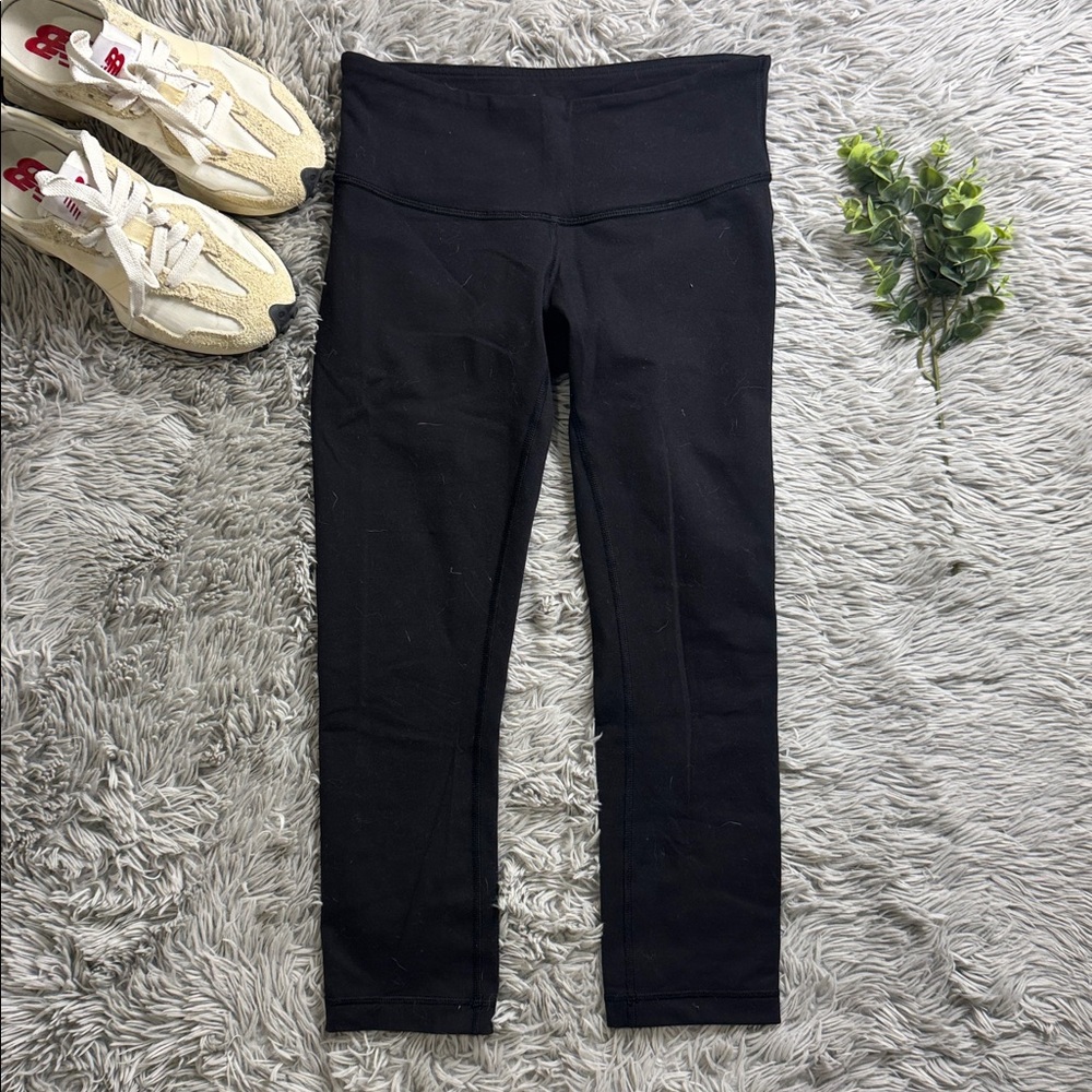 Lululemon Athletica Black wunder under crops size 4 - Picture 5 of 6